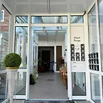 Runge 24 7 Check In&free Parking Hotel