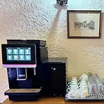 Runge 24 7 Check In&free Parking *