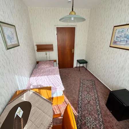 Runge 24 7 Check In & Free Parking * Киль