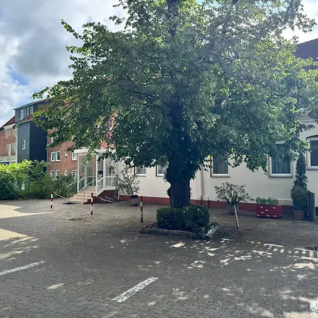 Runge 24 7 Check In & Free Parking Hotel *