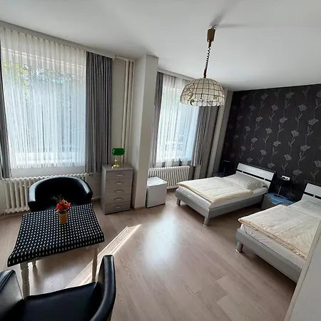 Runge 24 7 Check In&free Parking Hotel