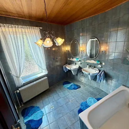 Runge 24 7 Check In & Free Parking