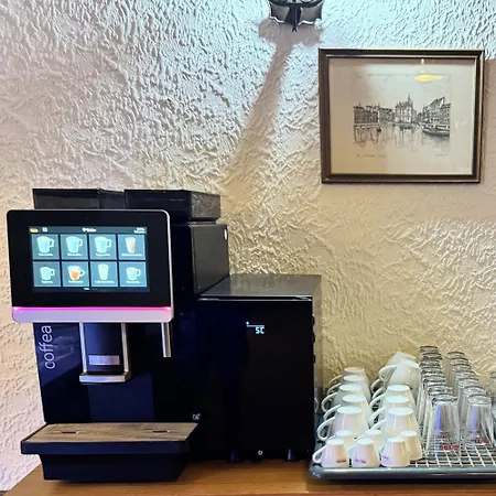 Runge 24 7 Check In & Free Parking *