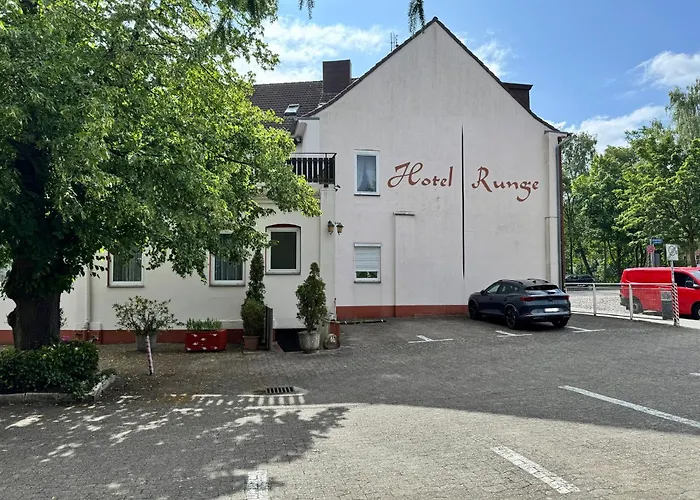 Runge 24 7 Check In&free Parking Hotel