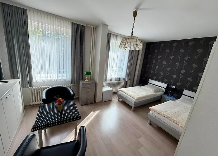 Runge 24 7 Check In&free Parking Hotel