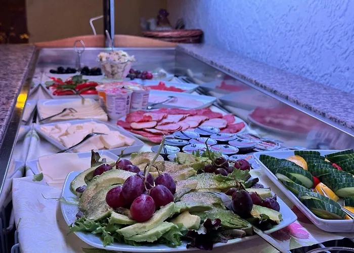 Runge 24 7 Check In&free Parking Hotel