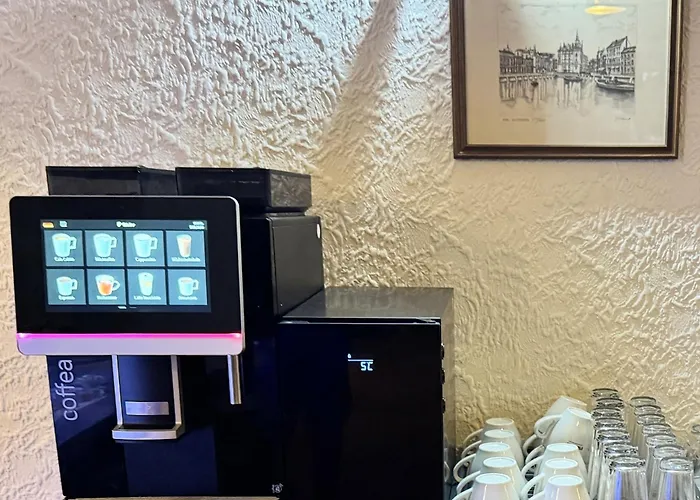 Runge 24 7 Check In&free Parking *